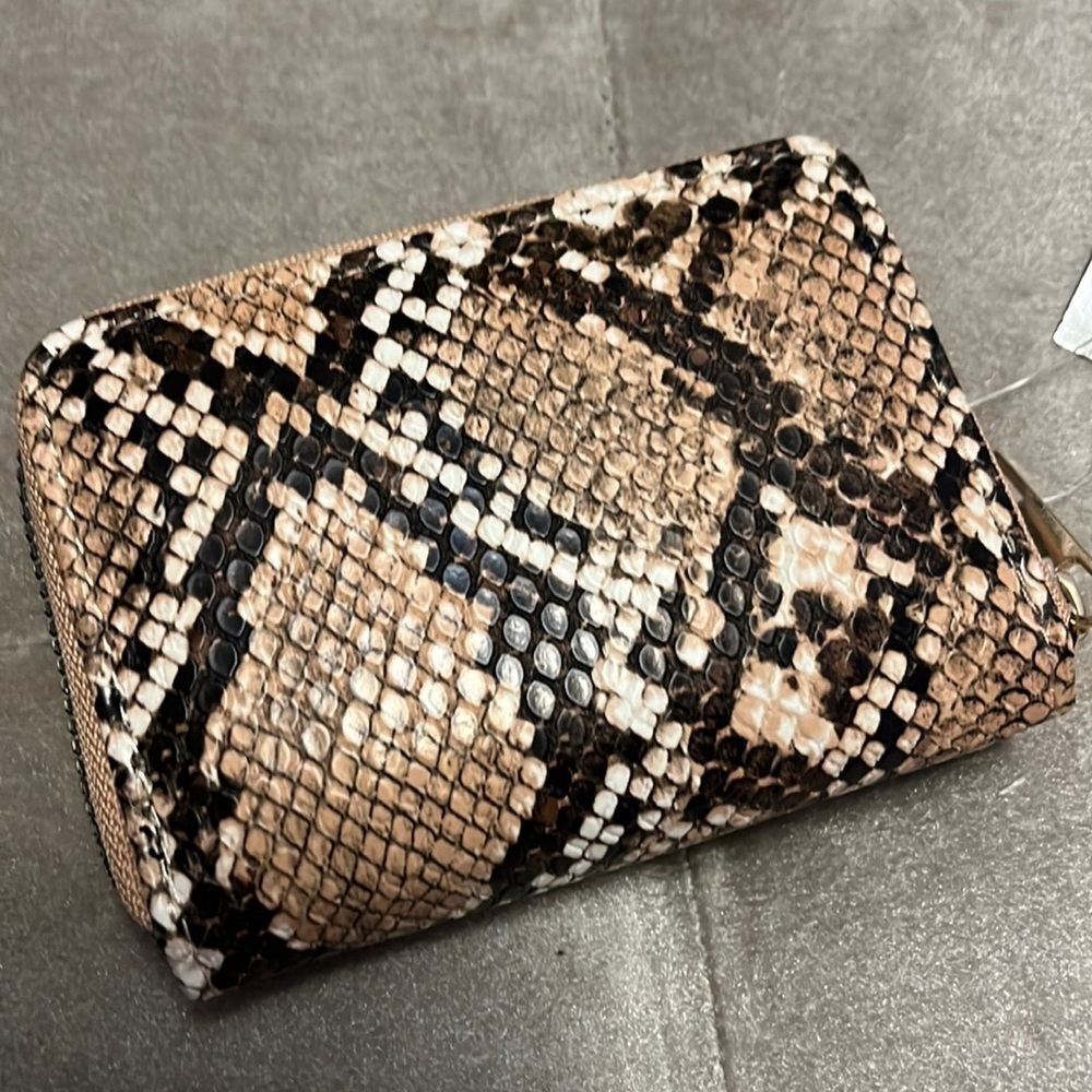 Rebecca & Rifka snakeskin print card case, new - Picture 2 of 6